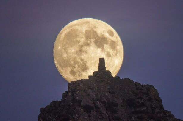 Stunning moonrise captured over Shropshire ahead of 'Beaver Moon'