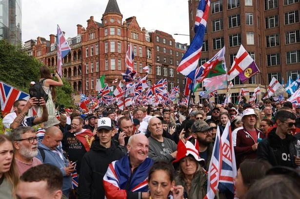 Thugs issues 'direct' threat to Keir Starmer at Tommy Robinson far-right march