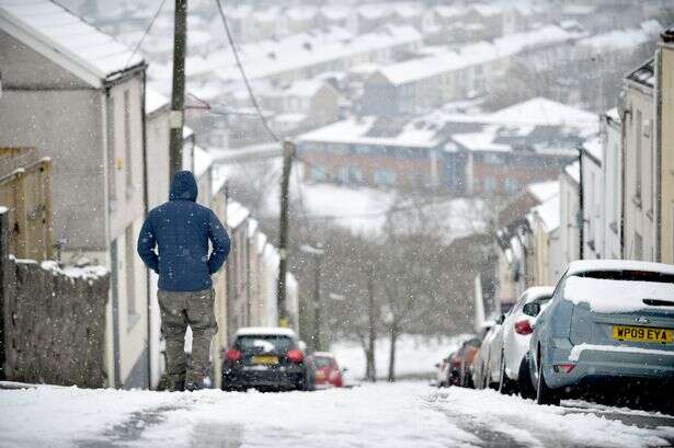 Cold health alert lasting five days issued for UK as Met Office warns of 'wintry showers'