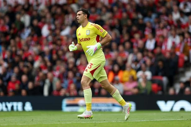 Emi Martinez spotted at airport as 'next destination' transfer claim made