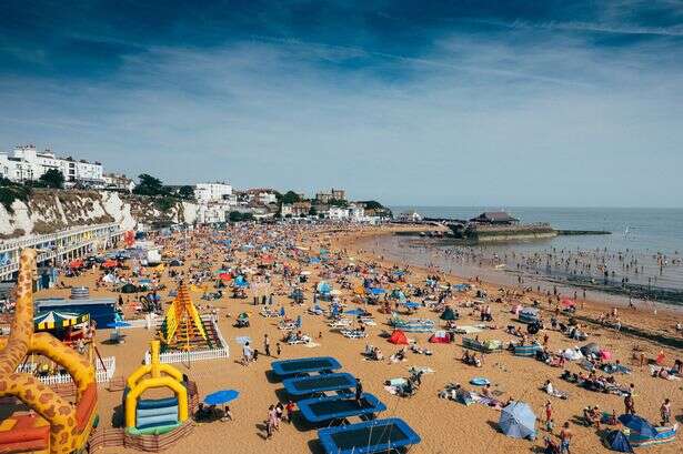 Weather maps shows 35C Iberian wave to hit UK with 'balmy temperatures'