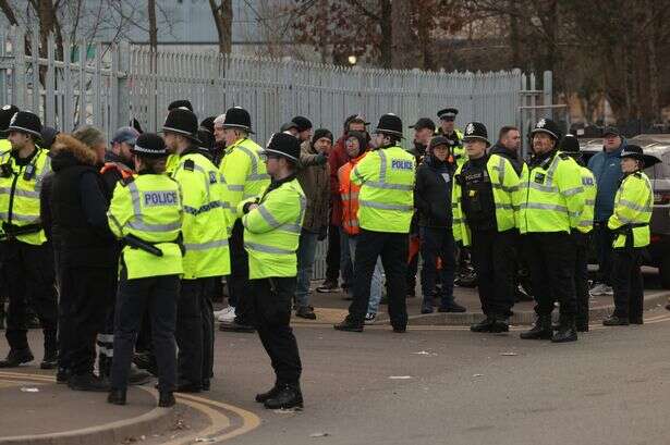 Police escort agency bin staff from Birmingham depot amid all-out strike