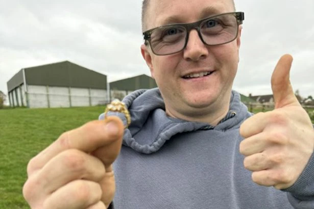 Metal detectorist finds £20,000 Tudor ring in field near Evesham