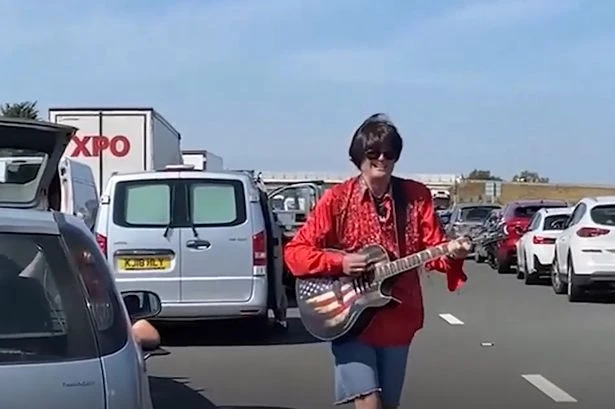 Watch 'Neil Diamond' serenade gridlocked traffic with Sweet Caroline on jammed road