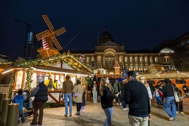 Thousands pitch up to enjoy Birmingham German Market - pictures