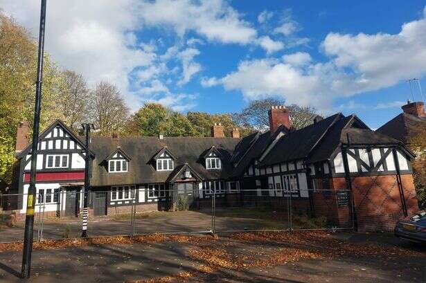 Lad in the Lane blaze live as fire breaks out one of Birmingham's oldest pubs