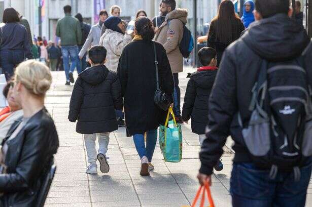 Households put on alert as £200 cost of living payment applications open in November