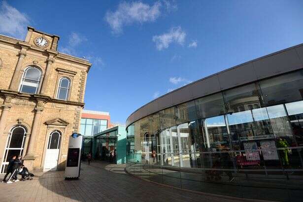 Wolverhampton bus station burglary sees five teens arrested and knife seized