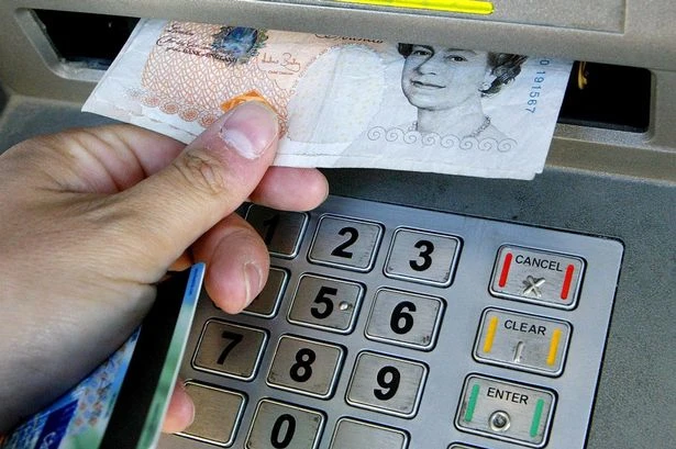 Major bank paying £100 upfront to new customers and £210 in cashback and rewards
