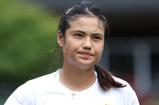 Emma Raducanu forced to change clothes after causing anger at Wimbledon