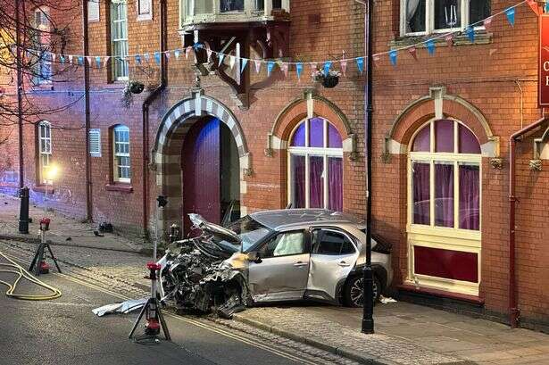 Car crashes into Tamworth hotel injuring three women