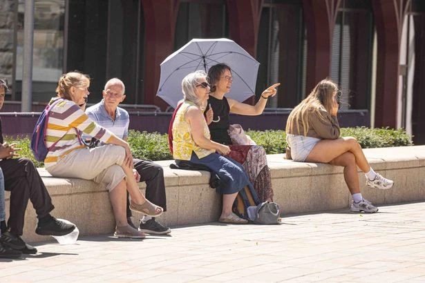 UK heatwave forecast as weather maps turn red with temperatures above 30C - full list