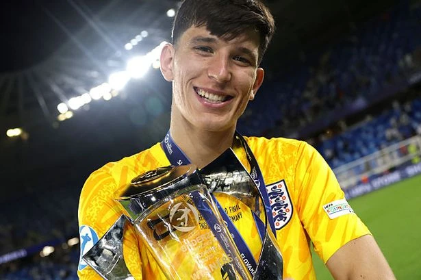 Brighton prodigy flies back to England ready to seal Birmingham City transfer