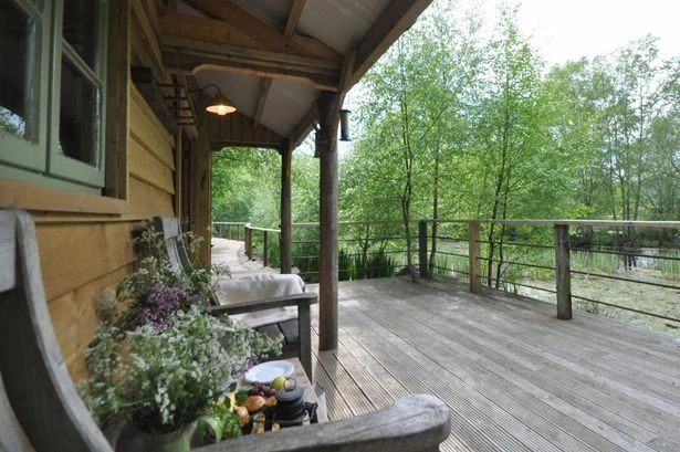 Cosy woodland cabin with log burner and lake view just a two hour drive from Birmingham