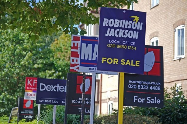 Average house prices grow by 2.8% to £270,000 'helping first time buyers'