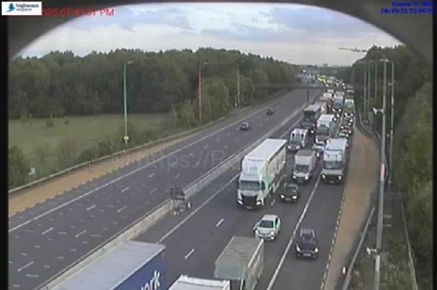 M42 shuts near Birmingham Airport as drivers face heavy delays
