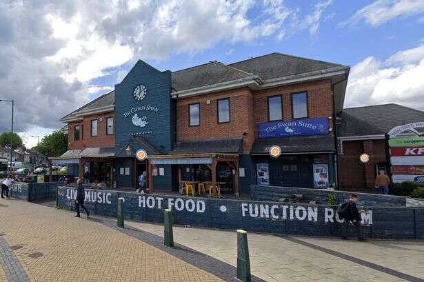 More than a dozen police rush to knife alert at Birmingham pub