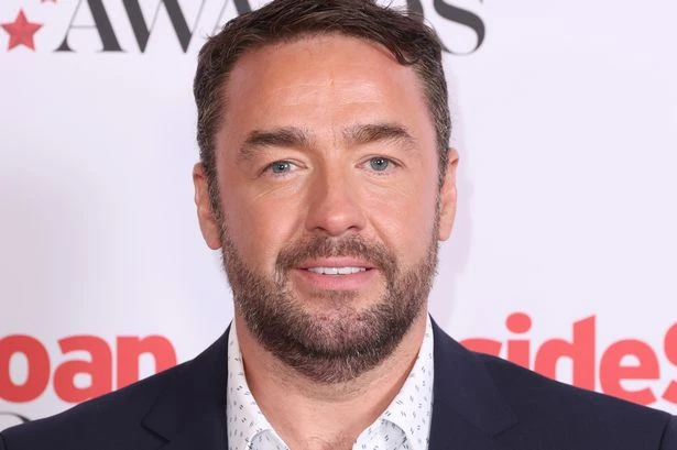 Jason Manford shares warning from pilot as four people get off his flight