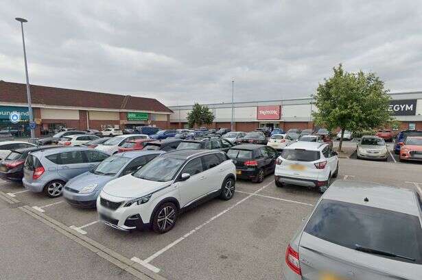 Range Rover stolen near TX Maxx from Jolly Sailor Retail Park before crashing near pub