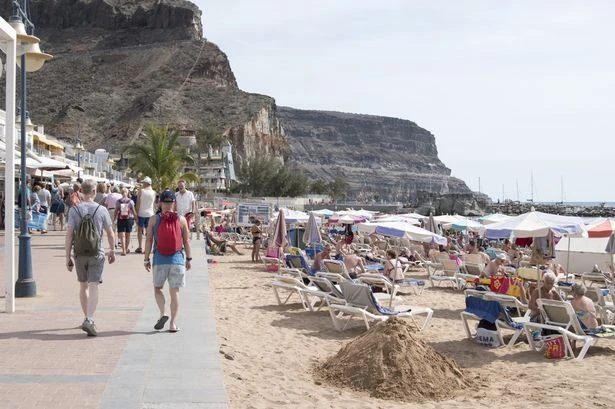 UK tourists in Gran Canaria and Tenerife issued '11am to 5pm' warning