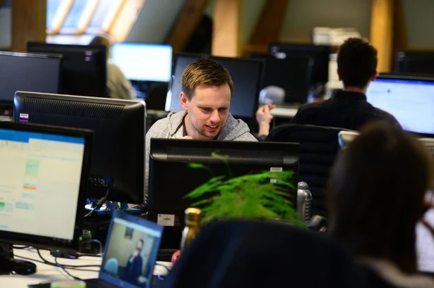 Lawyer shares rules on leaving work if it's 'too hot'