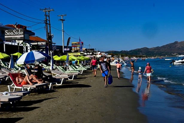 UK tourists urged by Foreign Office to follow Greece cash rule this year
