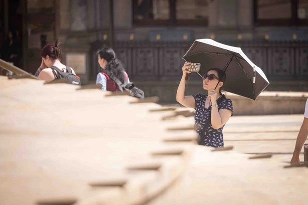 Met Office issues two-word heatwave warning amid 39C temperatures
