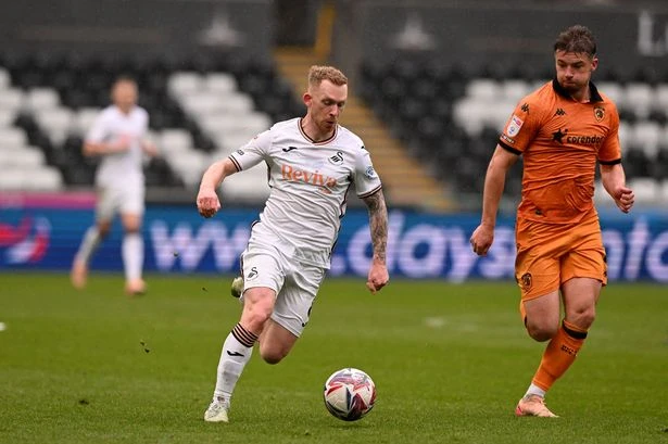 Birmingham City and Southampton in transfer 'battle' for Premier League midfielder