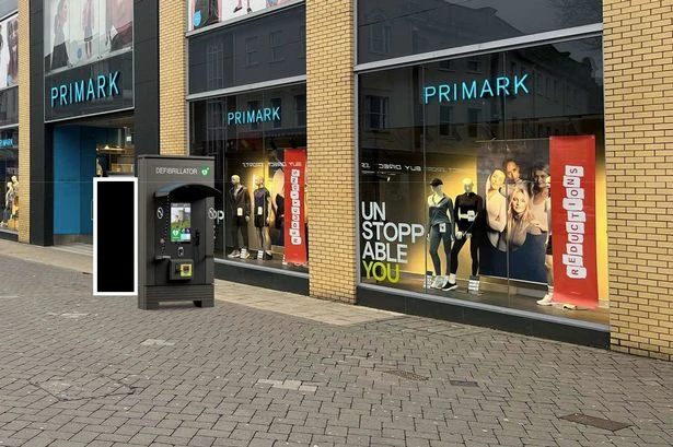 Plans for two new communications hubs with free calls, wi-fi, and device charging in Walsall town centre