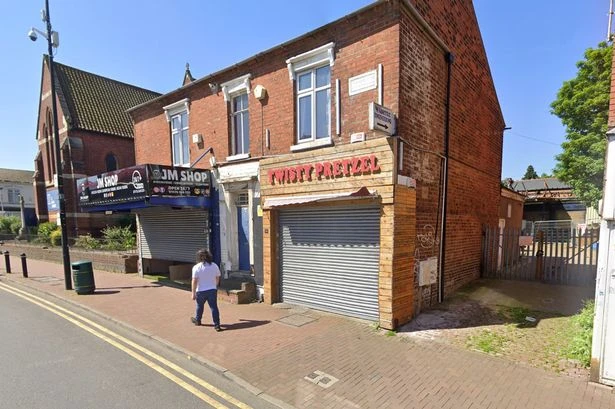 Neighbours say rise of late-night shops turning high street into 'health and safety risk'