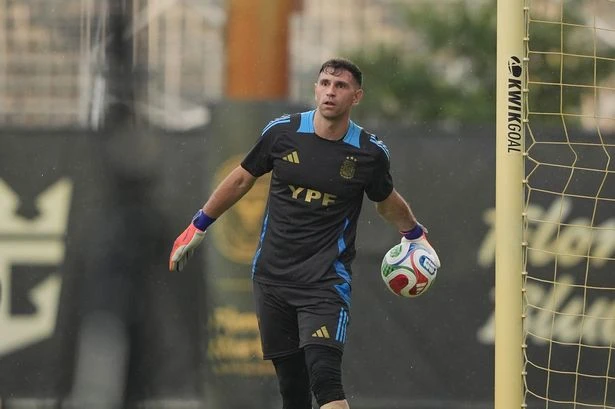 Worrying Emi Martinez injury update from Argentina after Aston Villa problem