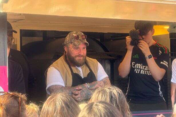 Singer Teddy Swims wows crowds at Spud Man's jacket potato wagon in Tamworth - in pictures