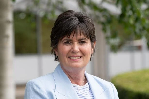 'Power grab' showdown meeting planned as councillors defect