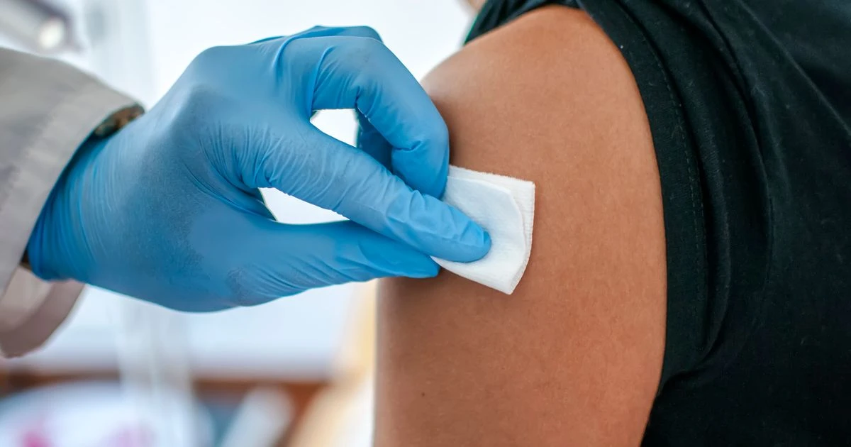 Coronavirus: UK government should pay people to get the Covid vaccine, expert claims