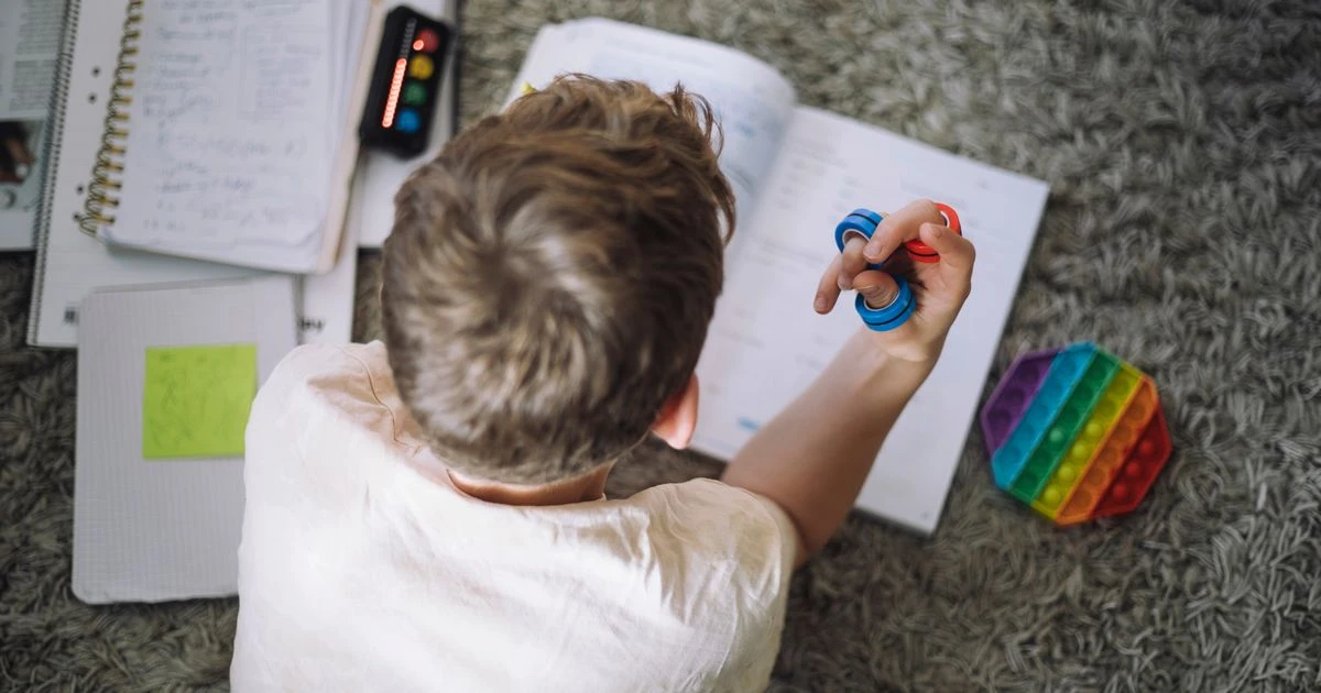 Parents stumped by 'infuriating' detail in kid's homework - as they don't agree on teacher's answerReddit
