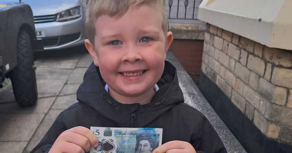 Mum wants to find binmen who approached son in street and did a good deed