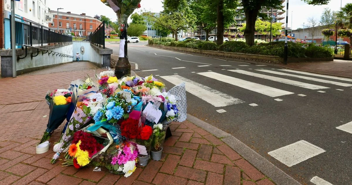 Heroic members of public try to save dying man outside Wetherspoons pubStaffordshire Police