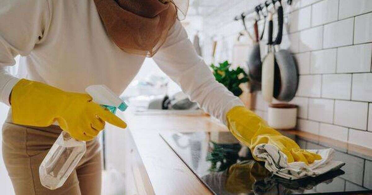 'Amazing' way to remove cooking marks from cooker hob - with no scrubbing