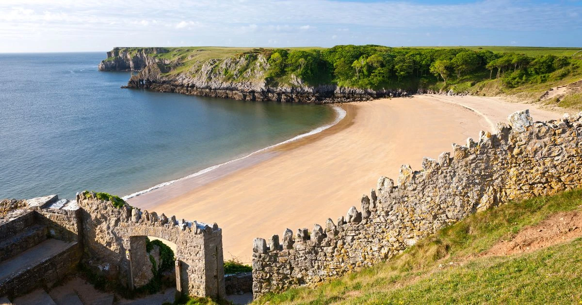 Beautiful beach surrounded by dunes that's always being voted UK's bestBeach Break