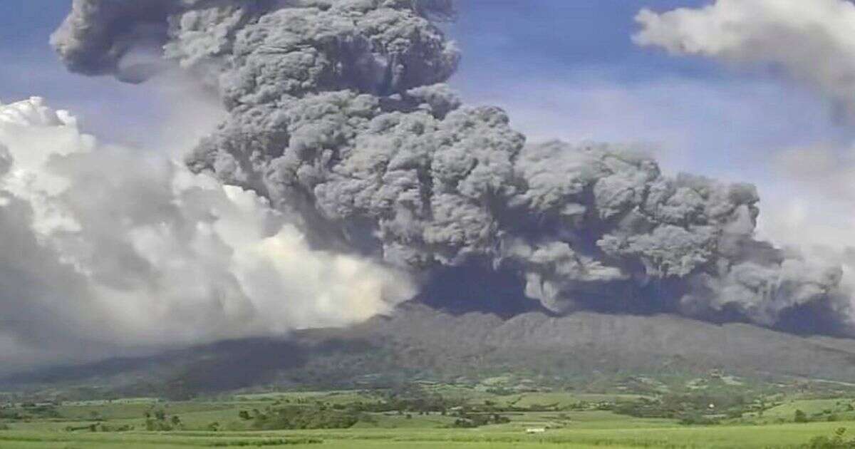 Horror Philippines volcano eruption sees mass evacuation of people from their homes