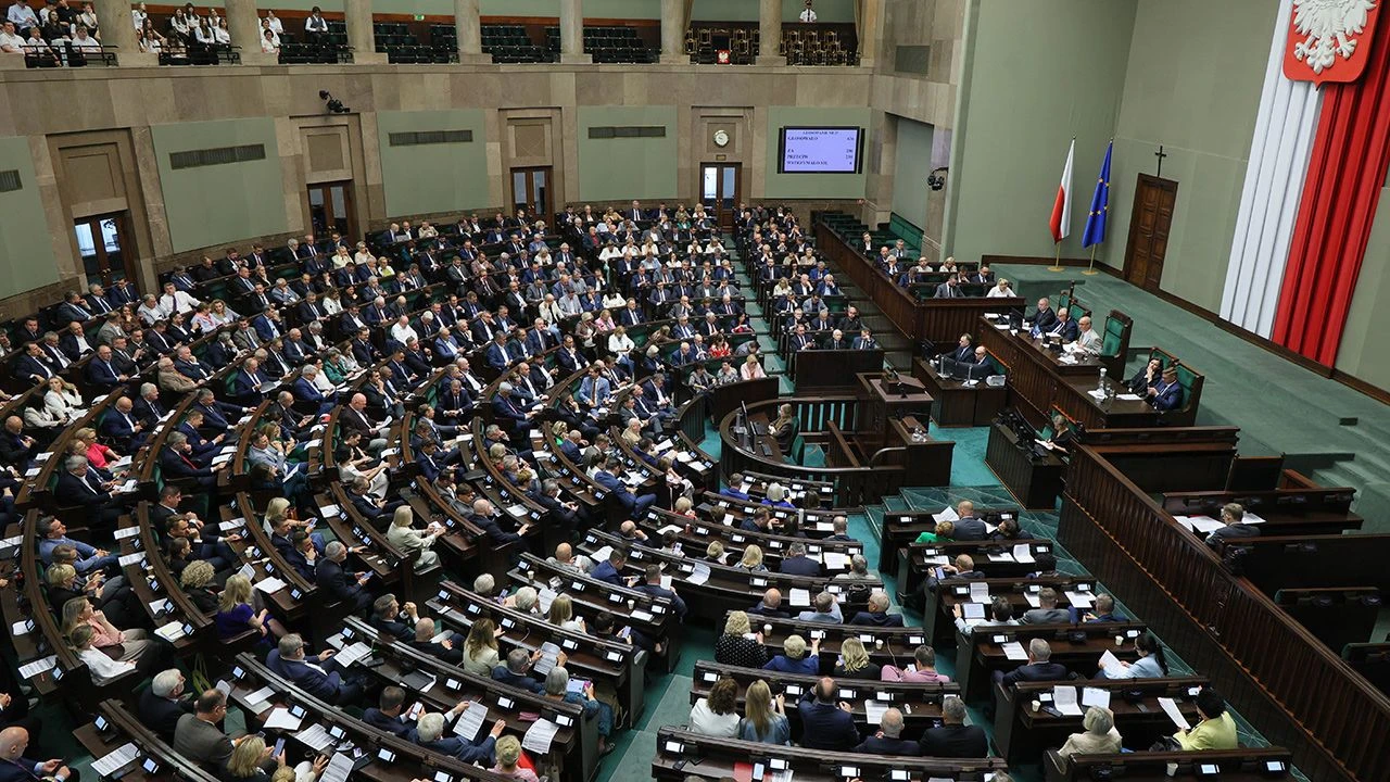 Tak wyglądałby dziś Sejm. Nowy sondaż