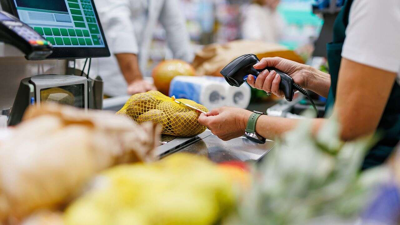 Węgierski sposób na drożyznę. To władza zdecyduje, ile zarobią sklepy