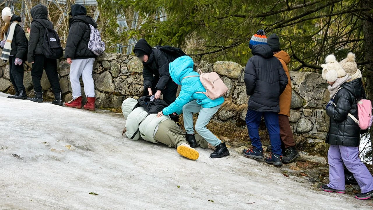 W Tatrach nastała zima. Niebezpiecznie i ślisko na popularnych szlakach