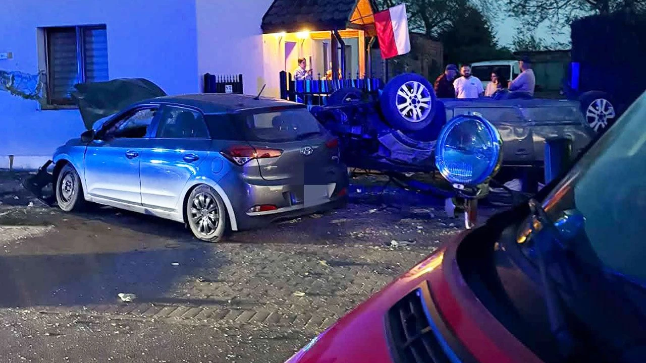 Dachował, a potem wbił się w dom. Pijacki „popis” młodego kierowcy