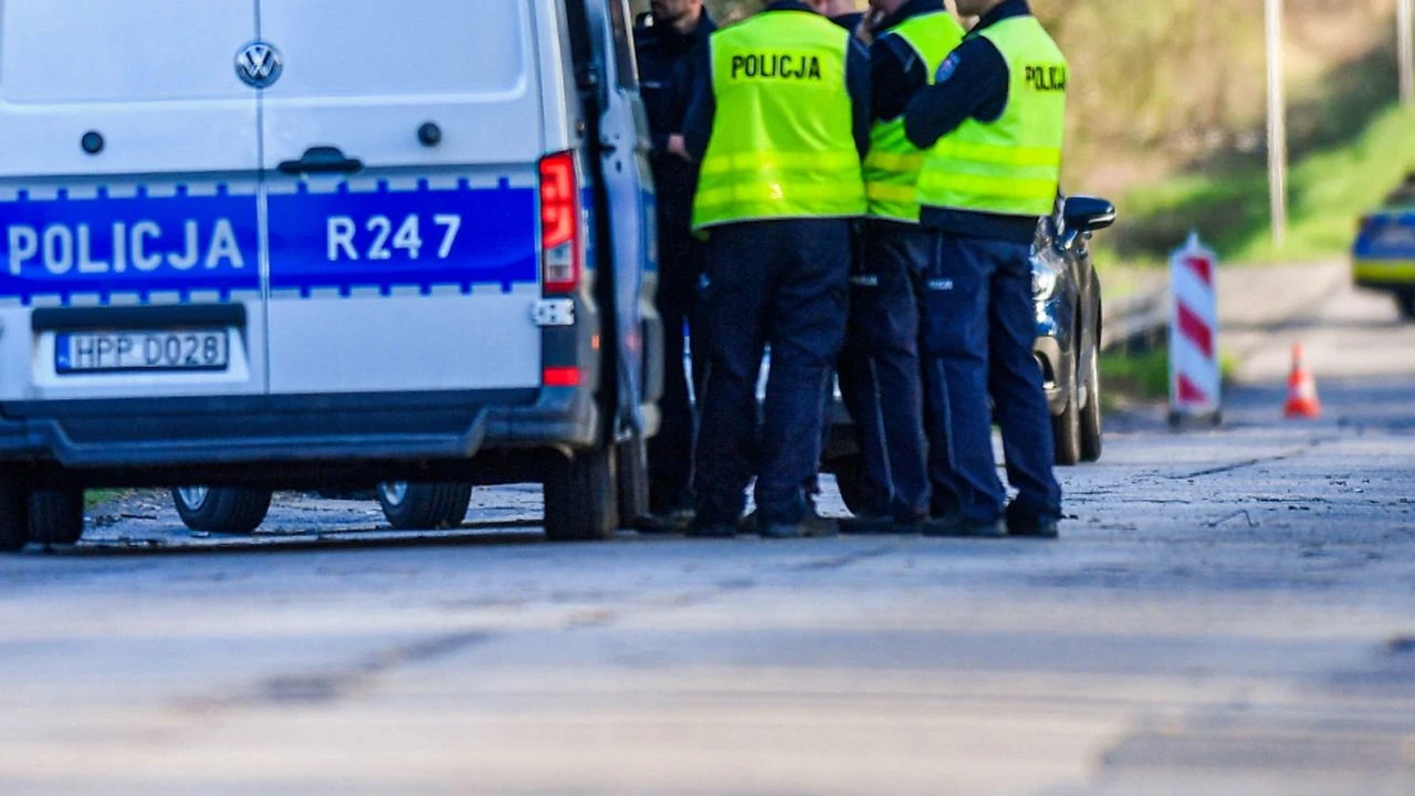 Samochód wypadł z drogi. Wśród poszkodowanych są dzieci