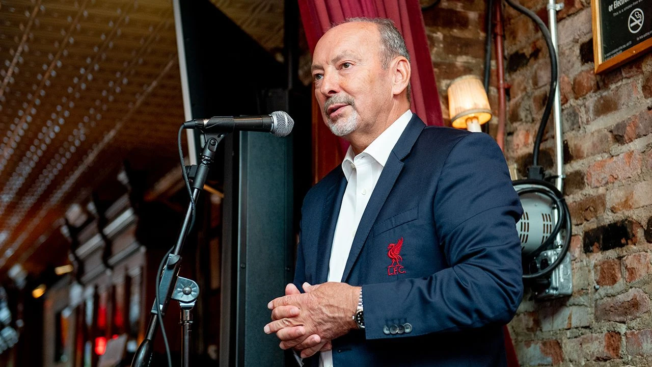 FIFA, tatuaże i triumf w Lidze Mistrzów. To on zainwestował w Wisłę Kraków