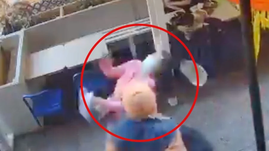 USA: Uderzył w twarz Azjatkę, którą minął na ulicy. Runęła na ziemię [WIDEO]