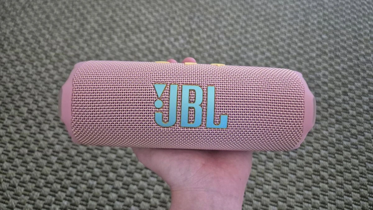 El sonido de infarto también puede venir en tamaño 'mini' y el JBL Flip 7 lo ha demostrado