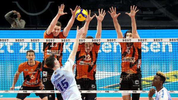 BR Volleys verlieren erstes Heimspiel Friedrichshafen bezwingt die Berliner Finalspiel