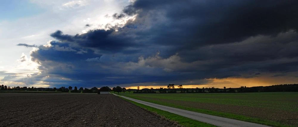 Gewitter mit „rotierenden Superzellen“ Drohen nach Hitze und Dürre nun Überschwemmungen?